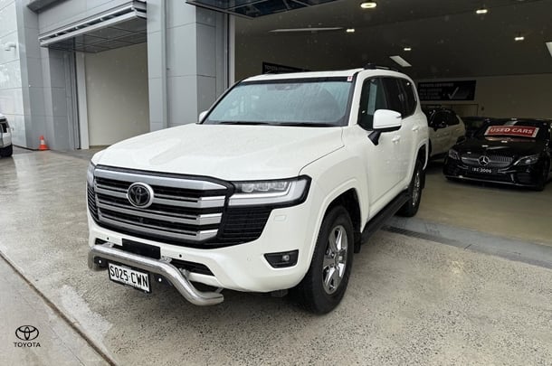 2023 Toyota Landcruiser VX image 2