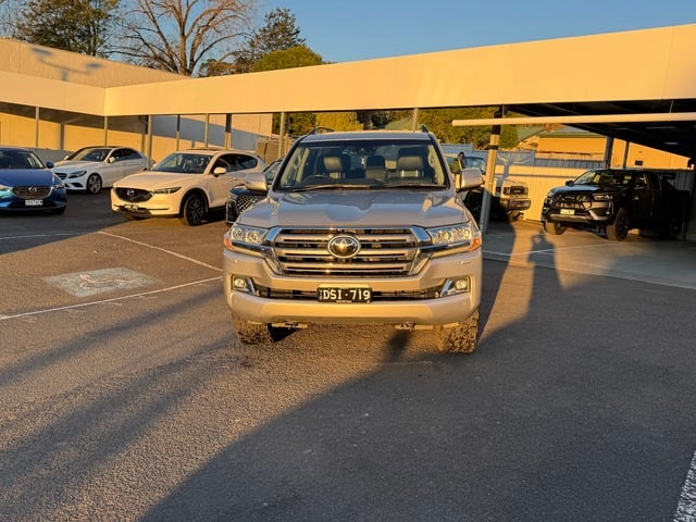 2019 Toyota Landcruiser Sahara image 3