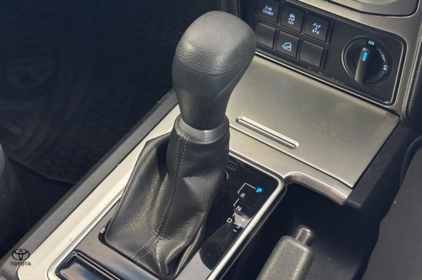 2020 Toyota Prado GX image 18