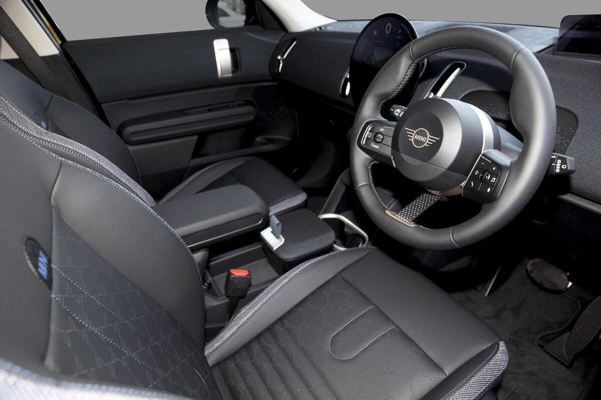 2024 MINI Countryman C Classic Auto image 6