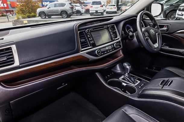 2016 Toyota KLUGER AWD GRANDE image 9
