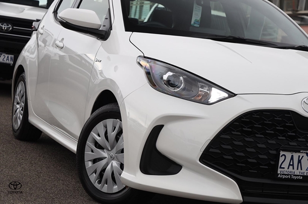 2024 Toyota Yaris HB Hybrid Ascent Sport image 8