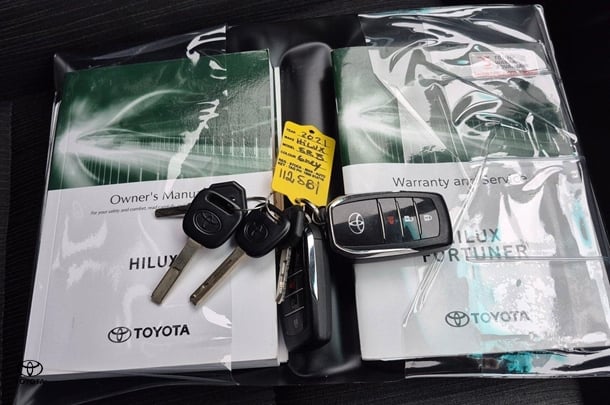 2021 Toyota Hilux SR5 image 24