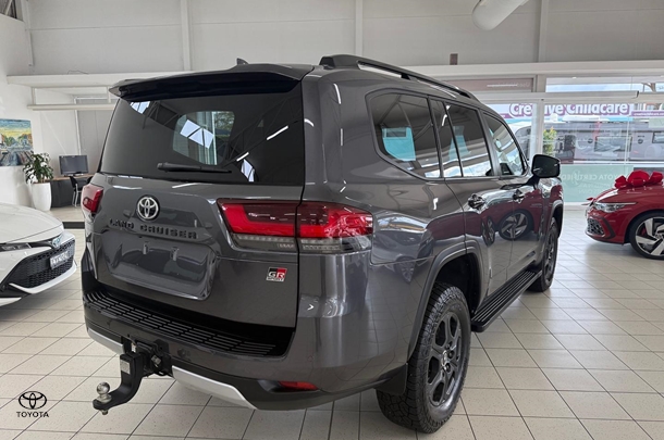 2022 Toyota Landcruiser GR-S image 6