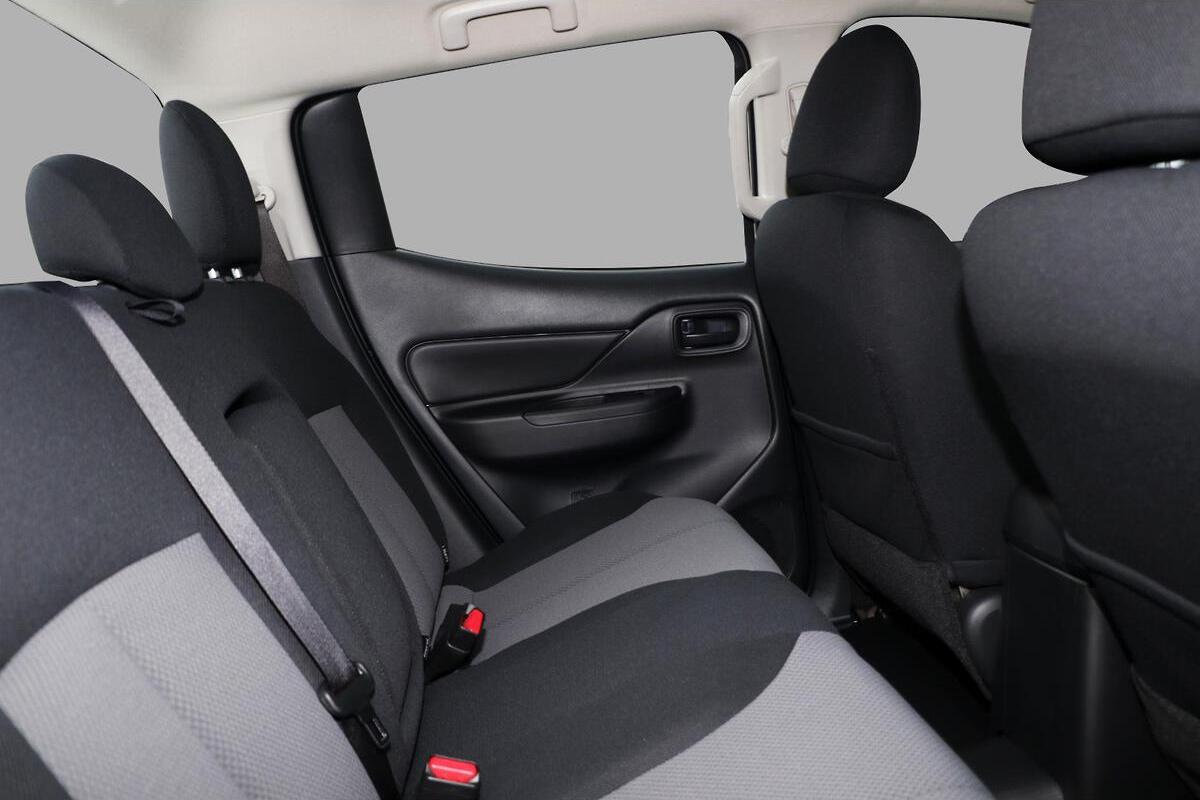 2024 Mitsubishi Triton GLX MR Auto 4x4 MY23 Double Cab image 4