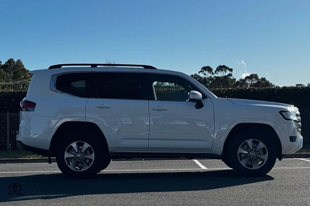 2022 Toyota LANDCRUISER VX image 3