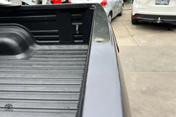 2022 Toyota Hilux 4x4 SR5 image 15
