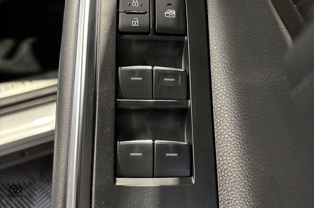 2024 Toyota Kluger Hybrid AWD GRANDE image 15