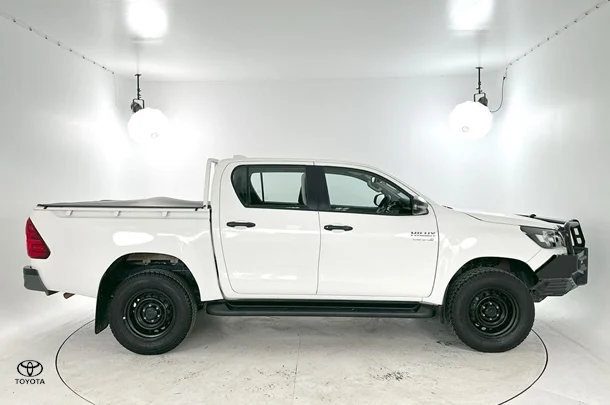 2022 Toyota Hilux SR image 10