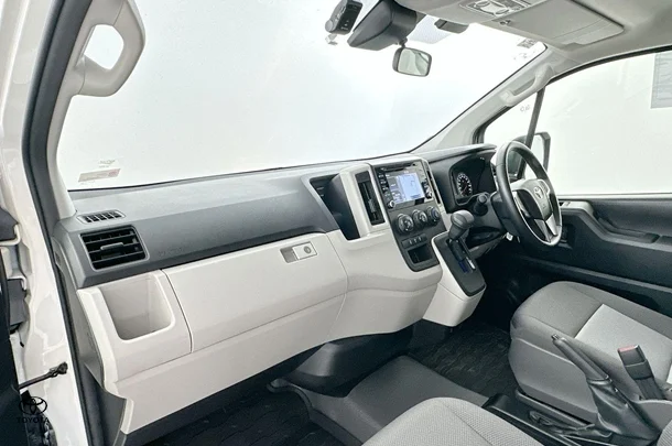 2019 Toyota Hiace LWB image 16