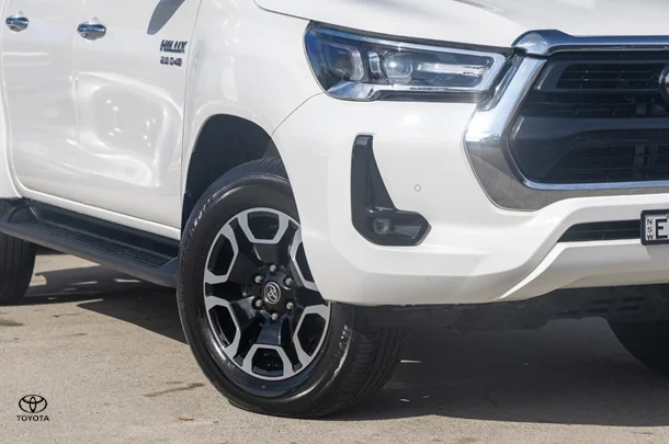 2022 Toyota HILUX SR5 image 5