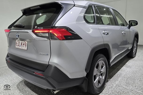 2024 Toyota RAV4 Hybrid GX-2WD image 3