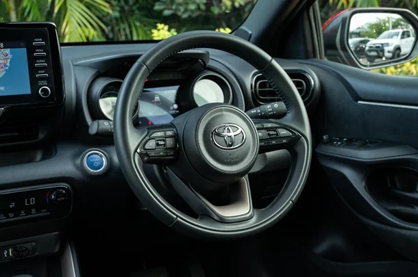 2023 TOYOTA Yaris Hybrid SX image 10