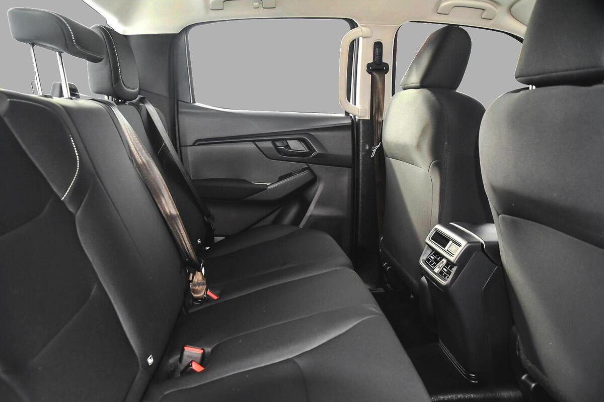 2025 Isuzu D-MAX SX Auto 4x4 MY24 image 9