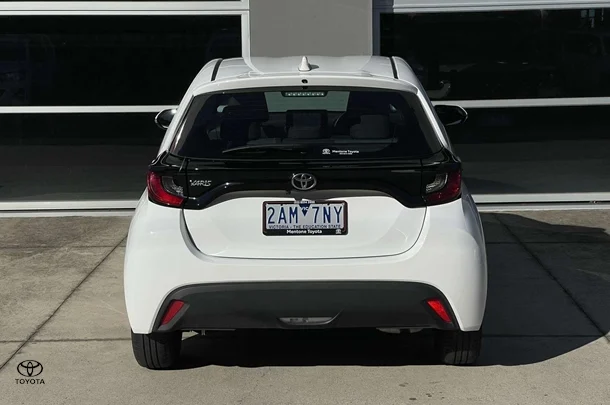 2024 Toyota Yaris Ascent Sport image 8
