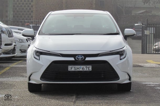 2024 Toyota Corolla Sedan Hybrid Ascent Sport image 2