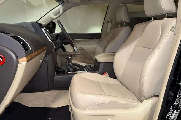 2018 Toyota Prado VX image 3