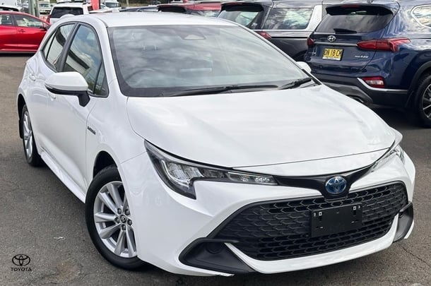 2022 Toyota Corolla Hatch Hybrid Ascent Sport image 1