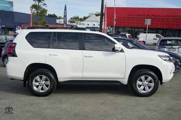 2021 Toyota Prado GXL image 2