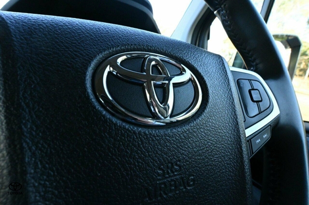2023 Toyota Hiace SLWB image 16