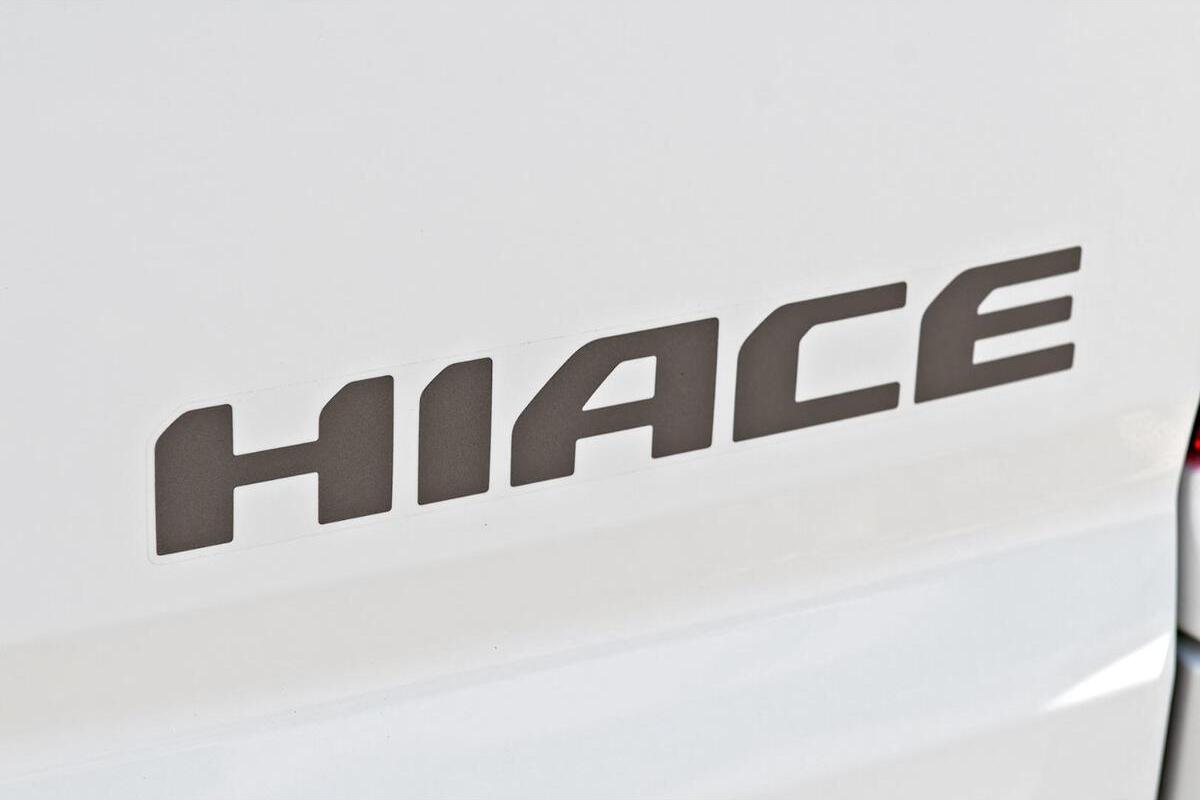 2025 Toyota Hiace LWB Auto image 5