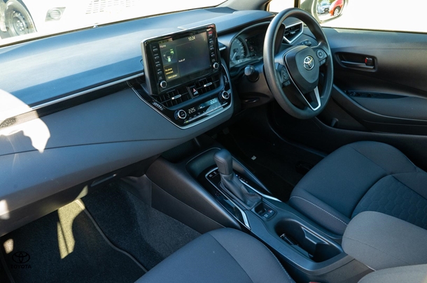 2020 TOYOTA Corolla Hatch Hybrid Ascent Sport image 8