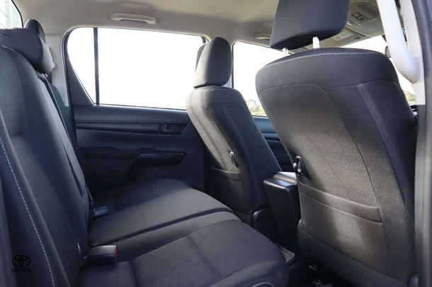 2023 Toyota Hilux 4x4 SR image 21