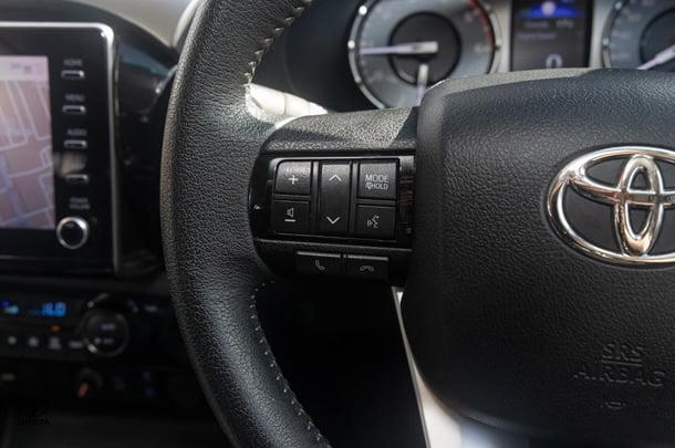 2022 Toyota HILUX SR5 image 10