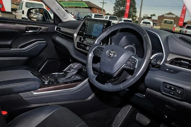 2021 Toyota KLUGER AWD GRANDE image 7
