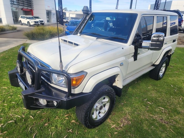 2017 Toyota LC Military GXL image 2