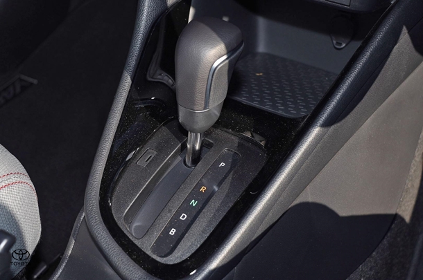 2024 Toyota Yaris HB Hybrid ZR image 17