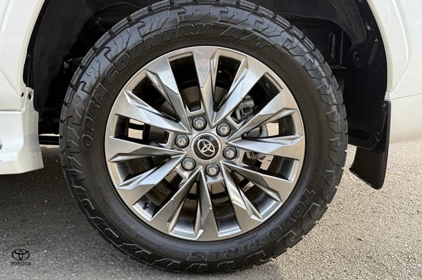 2022 Toyota Landcruiser Sahara ZX image 21