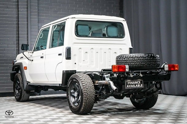 2025 Toyota LC Military GXL image 4