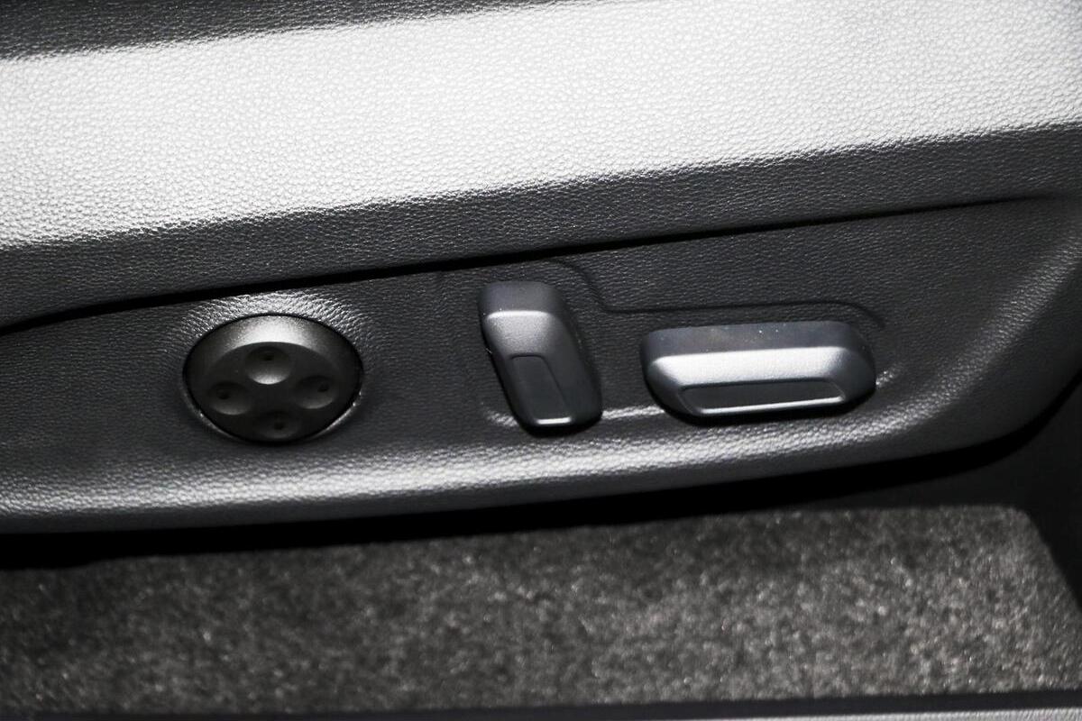 2024 LDV D90 Executive Auto image 14