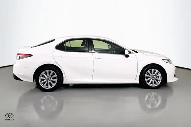 2019 Toyota Camry Ascent image 9