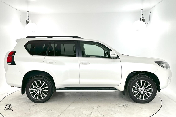 2022 Toyota Prado Kakadu image 11