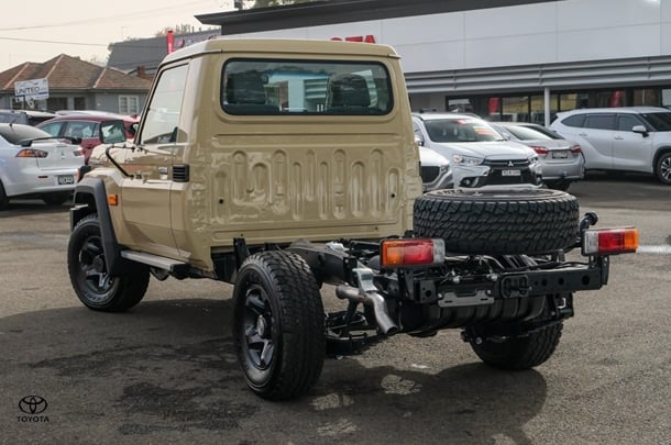 2025 Toyota LC MILITARY GXL image 2