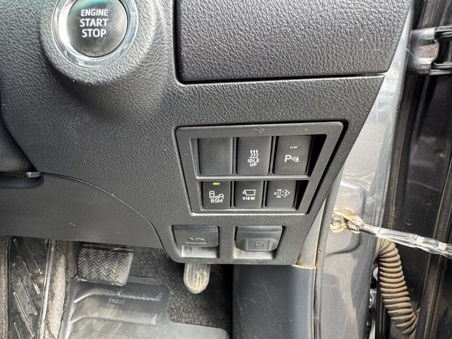 2022 Toyota Hilux SR5 image 17