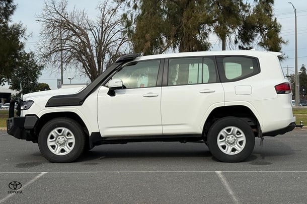 2022 Toyota LANDCRUISER GX image 4