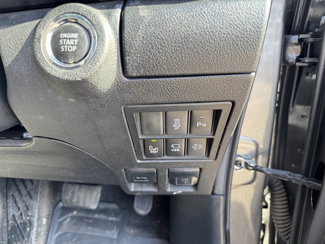 2023 Toyota Hilux SR5 image 16