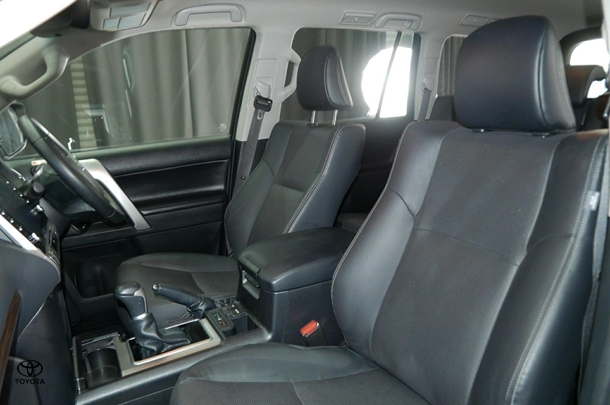 2023 Toyota Prado VX image 19