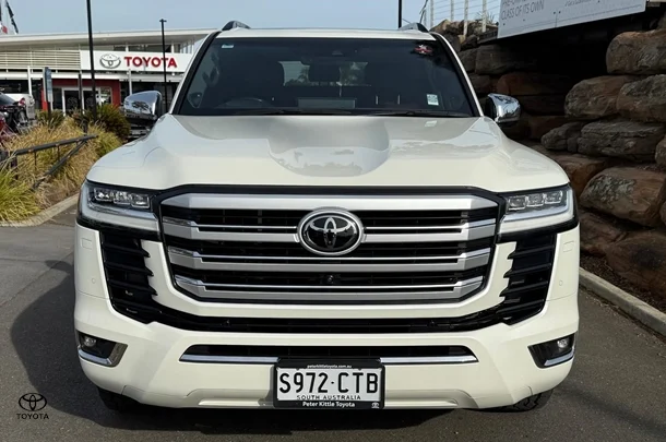 2022 Toyota Landcruiser Sahara ZX image 3