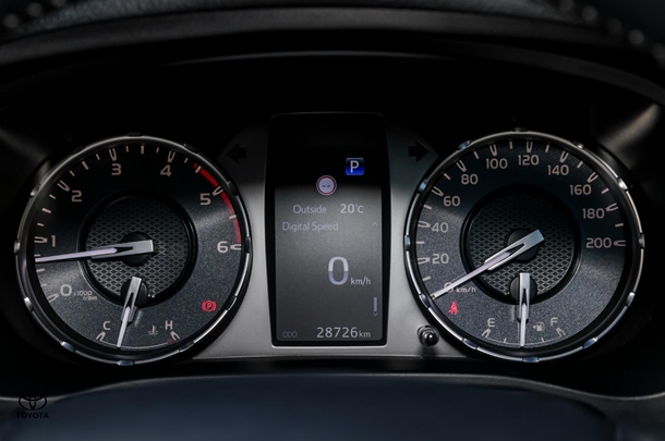 2023 TOYOTA Hilux 4x4 SR5 image 13