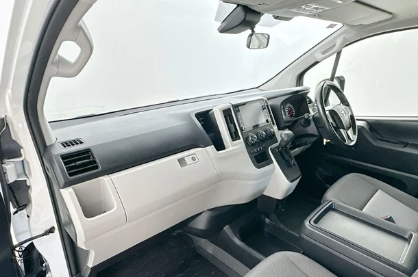 2022 Toyota Hiace SLWB image 18
