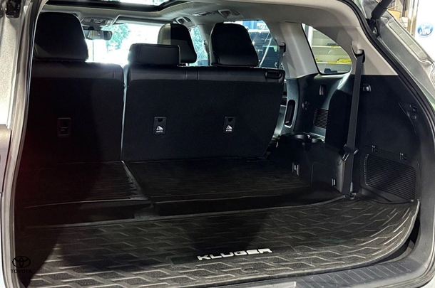 2024 Toyota Kluger Hybrid AWD GRANDE image 10