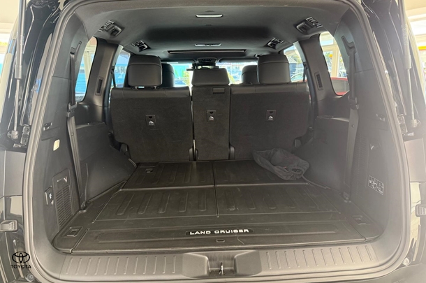 2022 Toyota Landcruiser VX image 19