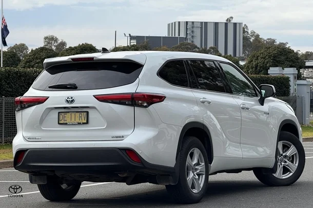 2022 Toyota KLUGER HYBRID GX AWD image 7