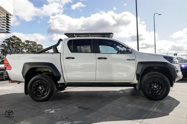 2023 Toyota HILUX GR-S image 3
