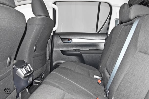 2024 Toyota Hilux 4x4 SR5 image 17