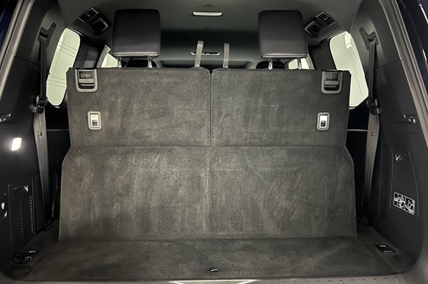 2022 Toyota Landcruiser VX image 13